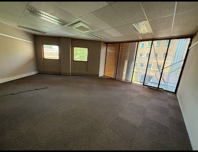 555M² OFFICE TO LET IN PARKTOWN